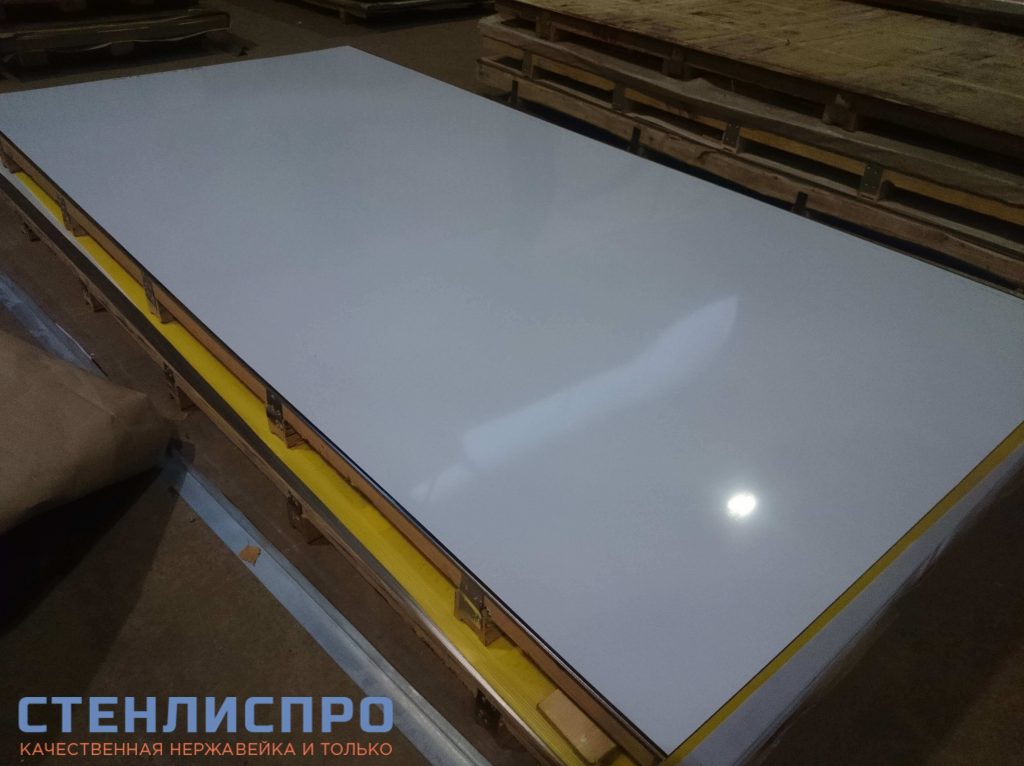 Пачка с листами нержавейки 430 0.8х1250х2500 BA PE на складе СтенлисПро